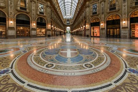 yves saint laurent aprirà in galleria milano